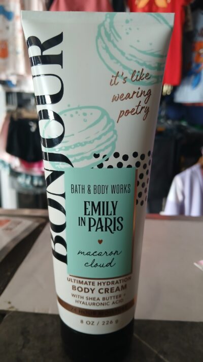 LOCION CORPORAL Macaron Cloud EMILY IN PARIS  BATH & BODY
