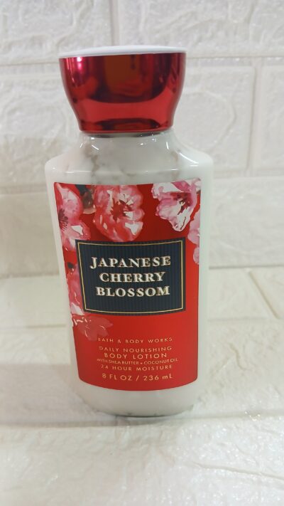 Locion Corporal BATH & BODY JAPANESE CHERRY .