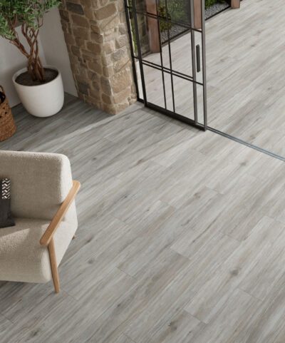 Porcelanato Madera Fresno Gris 23.3 x 120 cm